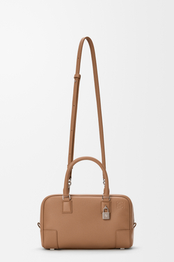 Loewe Сумка Amazona 23 из мягкой зернистой телячьей кожи, мокко