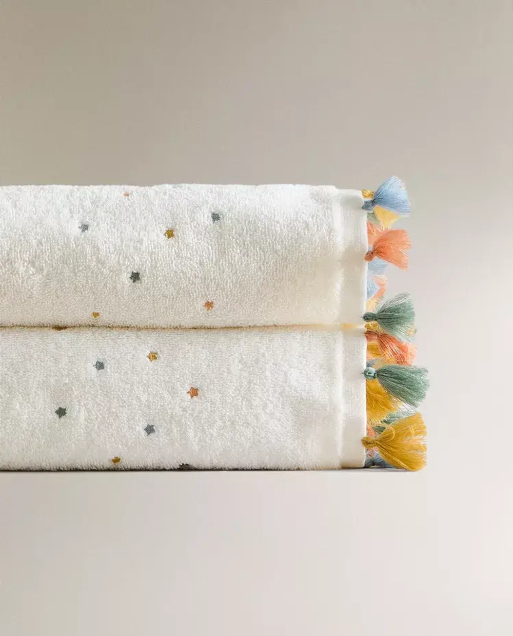 ZARA HOME ДЕТСКОЕ ПОЛОТЕНЦЕ С КИСТОЧКАМИ, ЖЕЛТОВАТО-БЕЛЫЙ