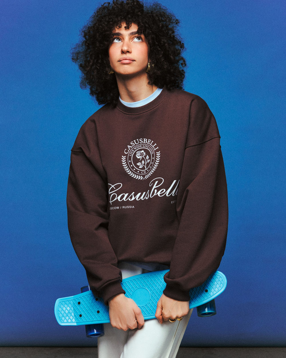 Свитшот Live Loud коричневый