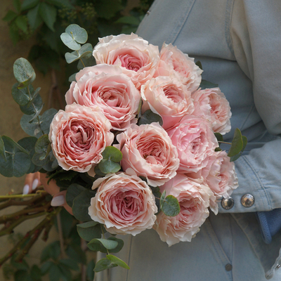 105. Букет из роз Tsumugi