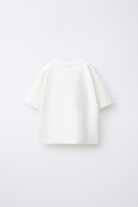 ZARA ФУТБОЛКА С ВЫШИВКОЙ, ЭКРЮ