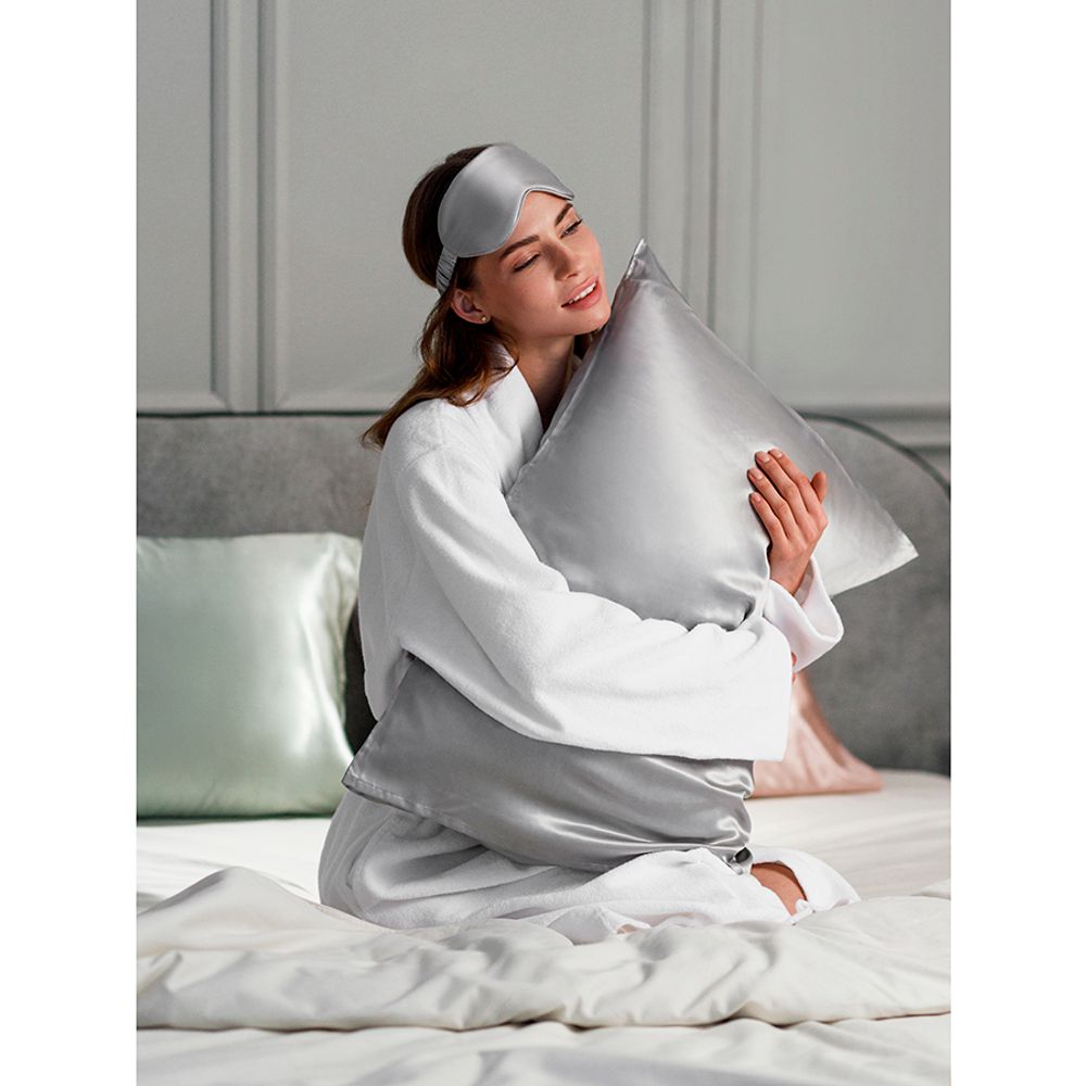Маска для сна из натурального шелка светло-серого цвета из коллекции Essential