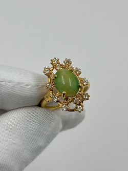 Кольцо с зелёным кабошоном