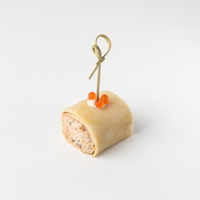 Блинчик с рийетом из семги горячего копчения 16 шт