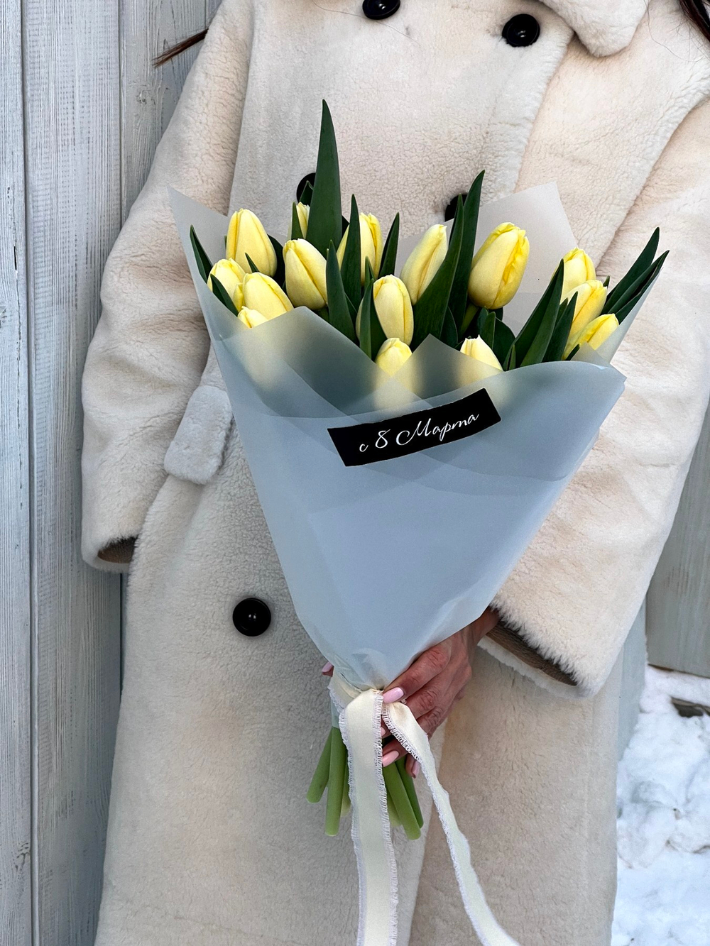 Нежные кремовые тюльпаны в лаконичном дизайне от Флора Маркет