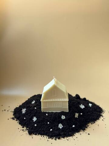 Свеча Дачный домик в белом цвете