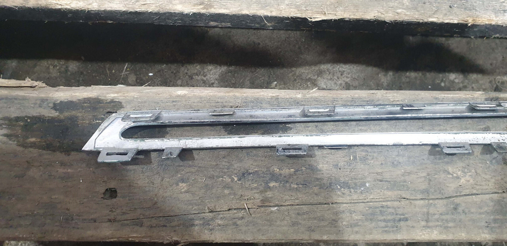 Молдинг решетки радиатора правый Mercedes GLE (C292) 15-19 Б/У Оригинал A2928880285