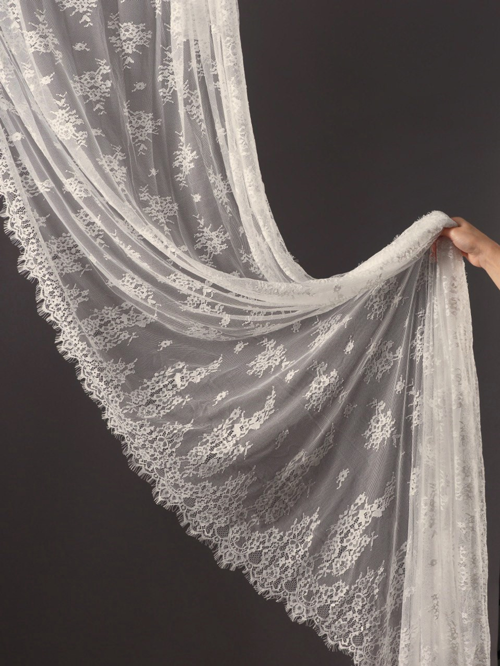 Кружево шантильи шампань широкое неэластичное ширина 1,5 м купон 2.9 м С БРАКОМ