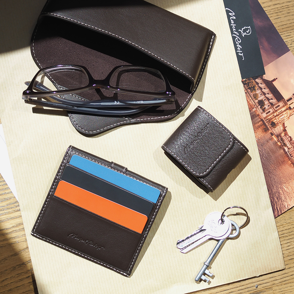 Кошелек-картхолдер Perle из кожи теленка, темно-коричневого цвета