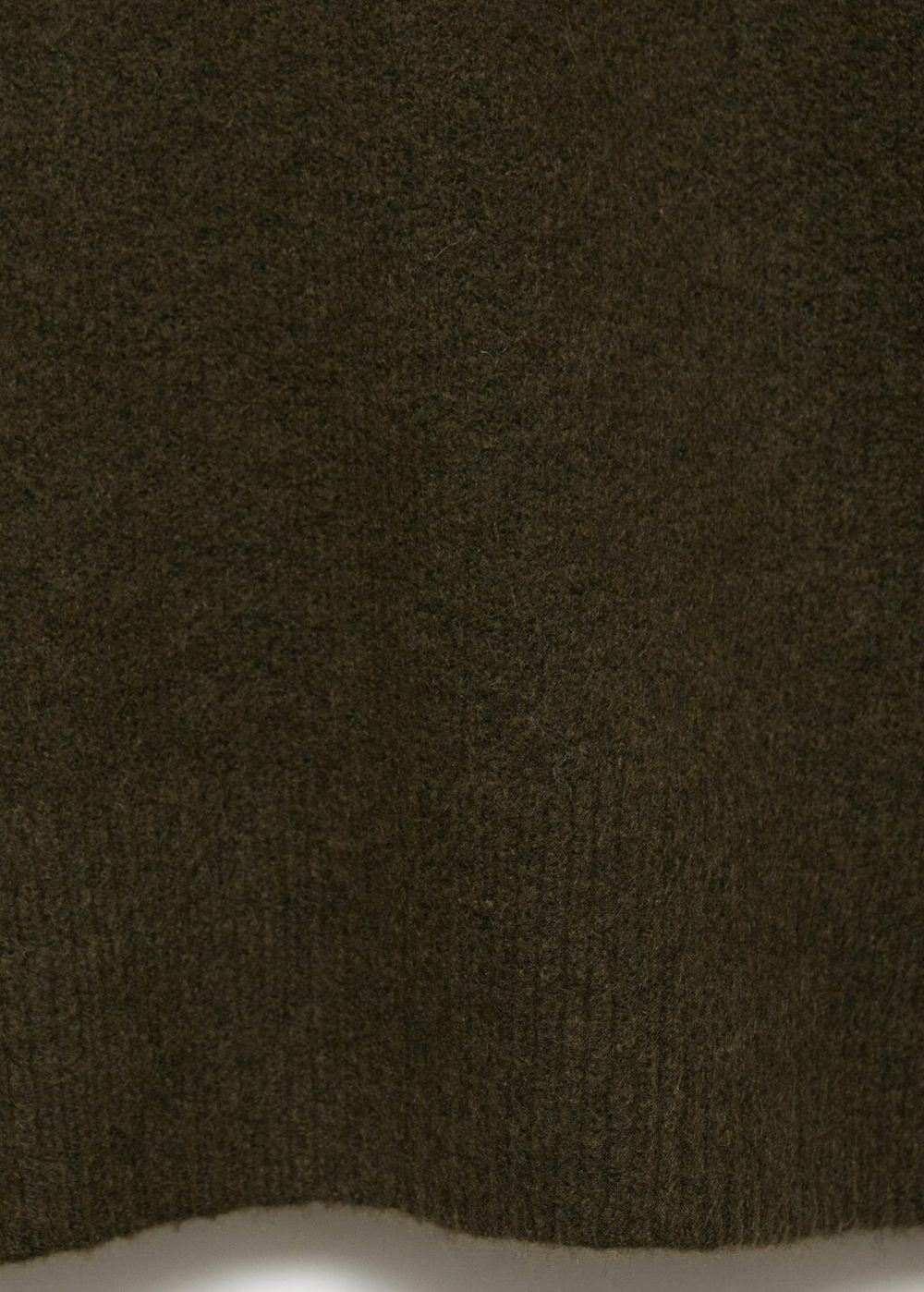 Трикотажное платье с воротником с отворотом