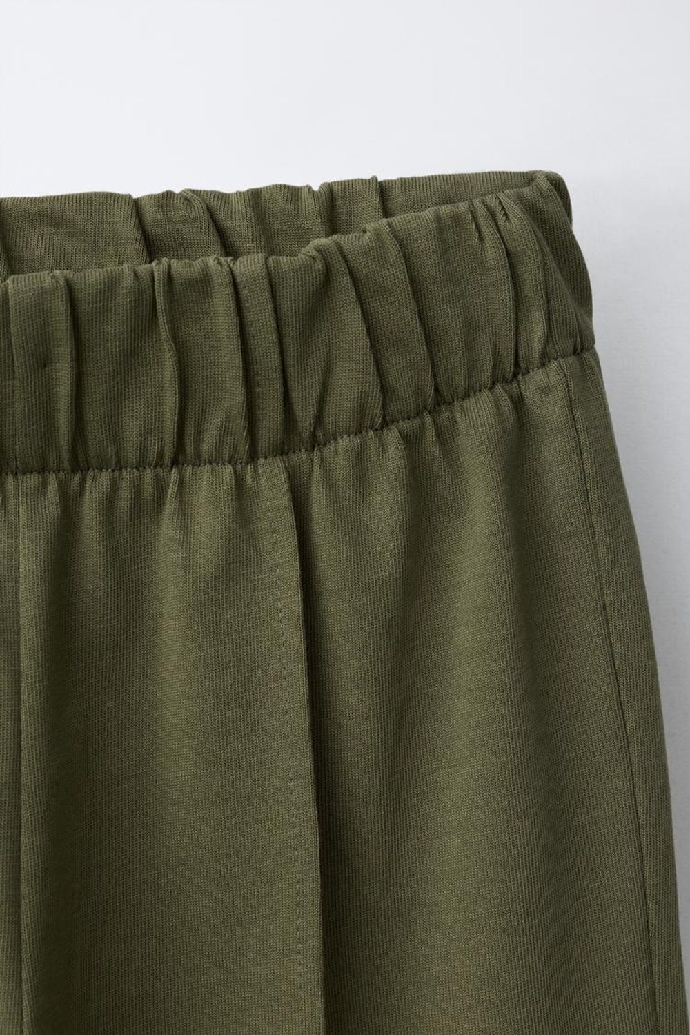 ZARA КОМПЛЕКТ ИЗ ФУТБОЛКИ И БРЮК КЮЛОТ HEAVY WEIGHT С ДЕКОРАТИВНЫМИ ШВАМИ, ХАКИ