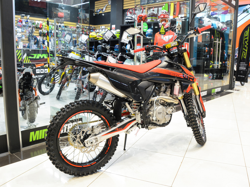 Мотоцикл GR2 PRO (вод.охл. ZS174MN) 21/18 (2022) ПТС