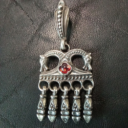 Подвеска. Коники" малые с камнем