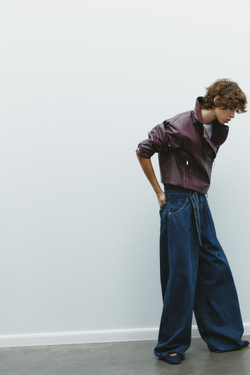 ZARA ДЖИНСЫ TRF С ВЫСОКОЙ ПОСАДКОЙ, СБОРКАМИ НА ПОЯСЕ И РЕМНЕМ, ТЕМНЫЙ ИНДИГО