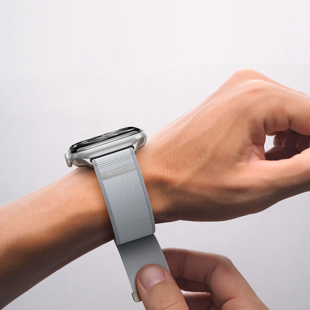 Ремешок светло-серого цвета с магнитной фиксацией для смарт часов Apple Watch размером 38, 40, 41 и 42MM, серия Strap (YM Series) от Dux Ducis