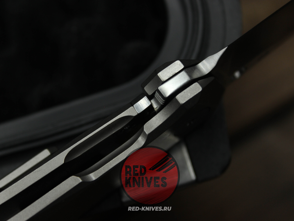 Нож Spyderco Techno 3 - титановая рукоять с сухарем