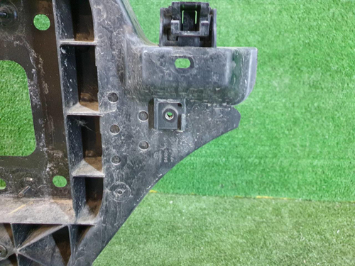 Телевизор Genesis GV80 (2020-н.в.)