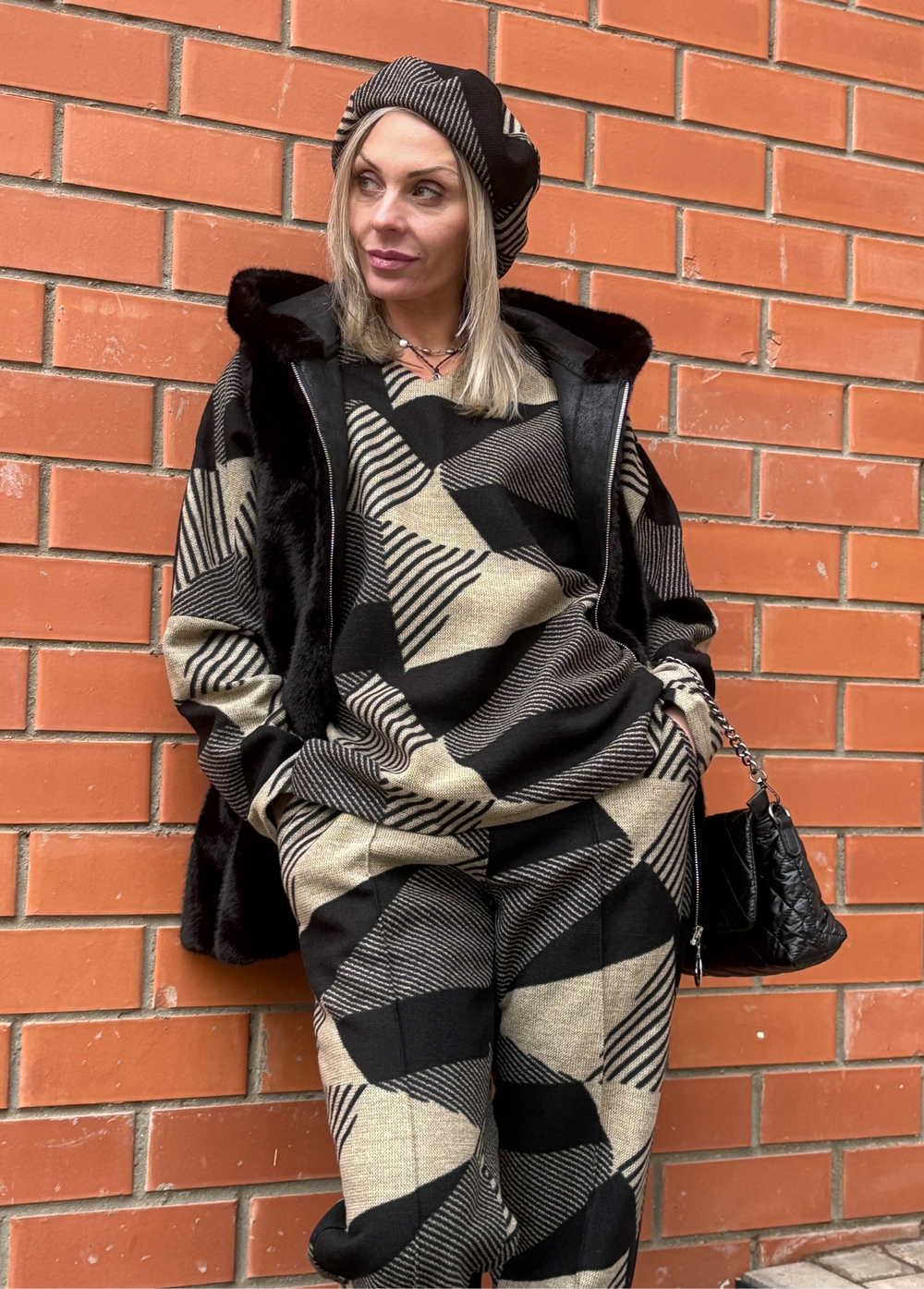 Брюки со стрелкой / бежевый