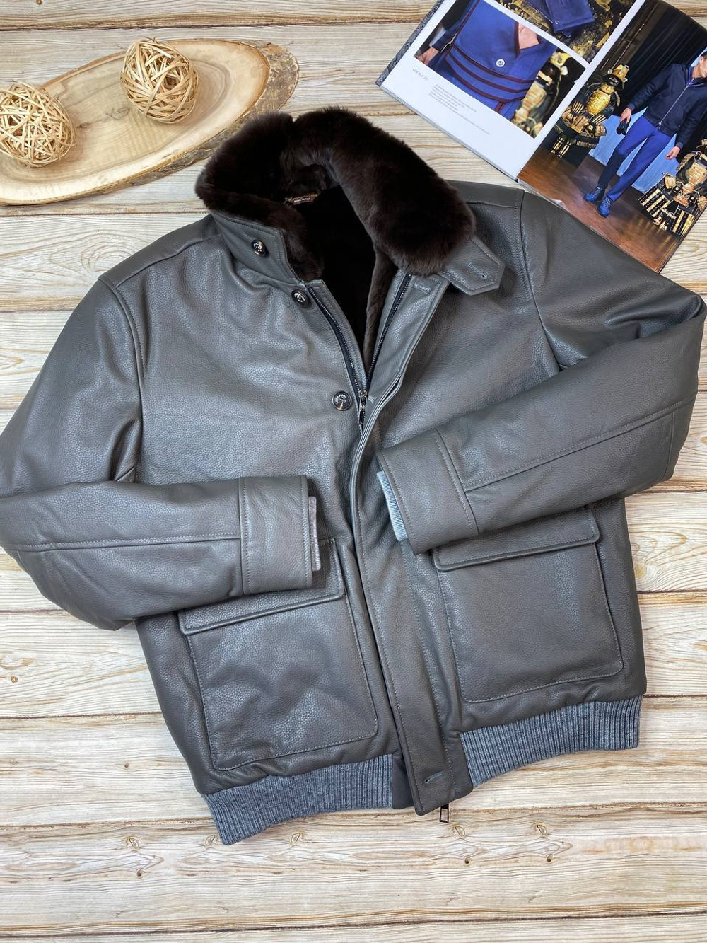 Кожаный бомбер Loro Piana с меховой подкладкой