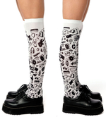 Белые гольфы с принтом в виде танцующих человечков (Цвет: белый)