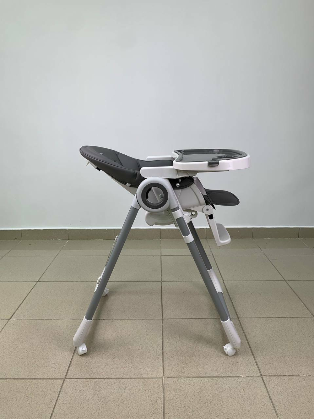 Стульчик для кормления Luxmom Q1