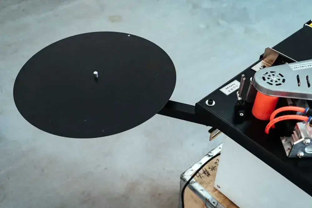 Кромкооблицовочный станок DELTAMACHINERY DM-105