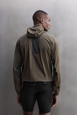 ZARA ЛЕГКАЯ ТЕХНИЧЕСКАЯ КУРТКА ДЛЯ БЕГА, КОРИЧНЕВЫЙ