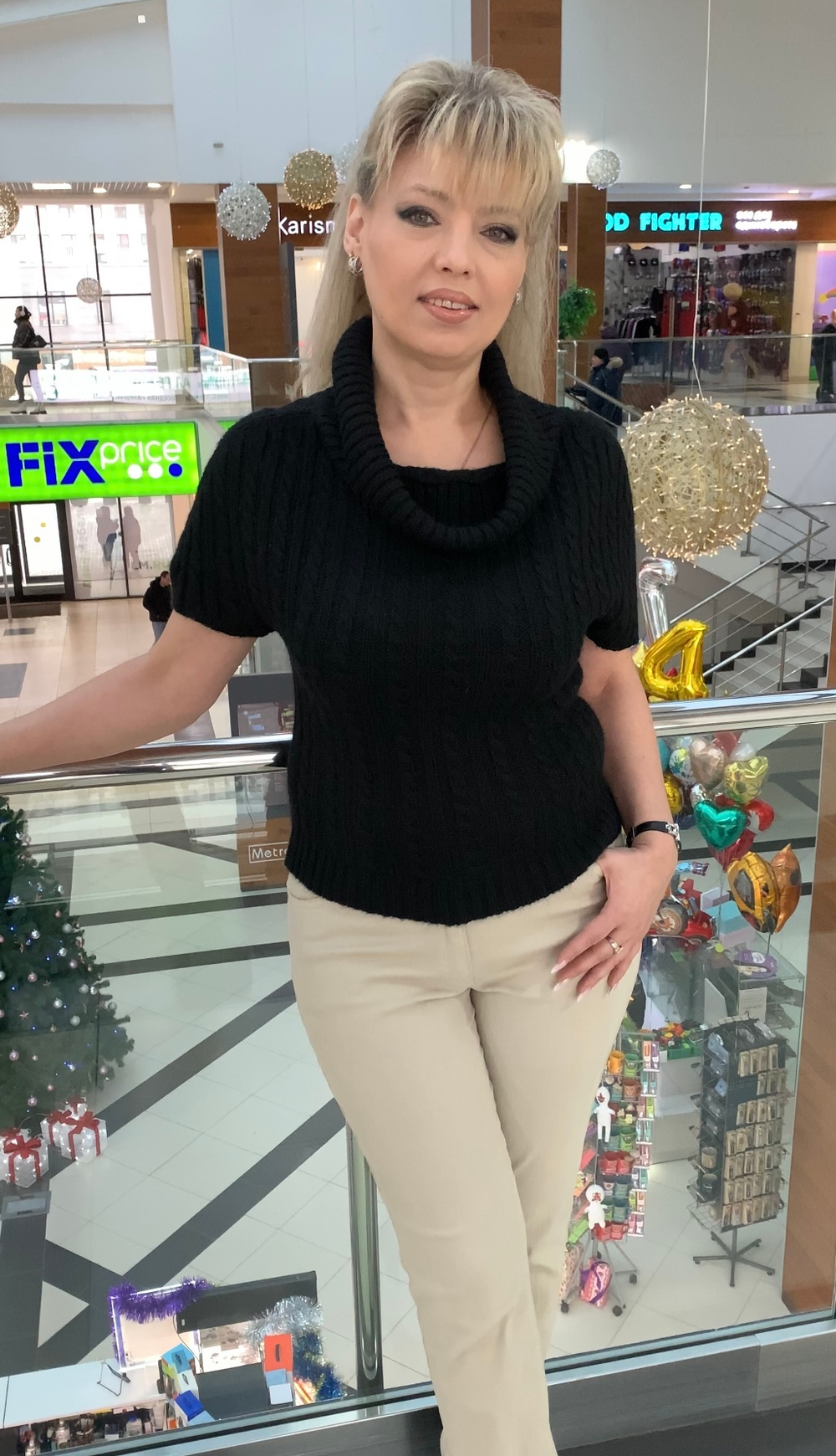 Черный короткий джемпер с короткими рукавами