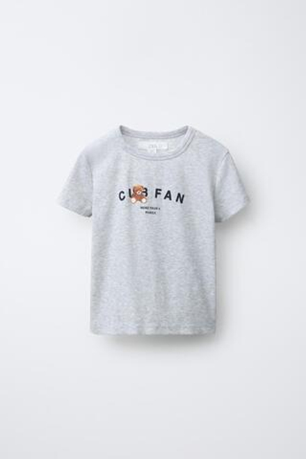 ZARA ФУТБОЛКА В РУБЧИК С ПРИНТОМ «МЕДВЕДЬ», СЕРЫЙ МЕЛАНЖ