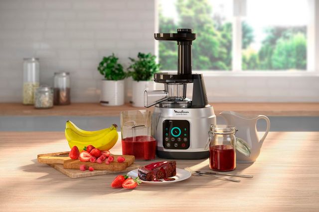 Шнековая соковыжималка Moulinex Juice & Clean ZU420E10