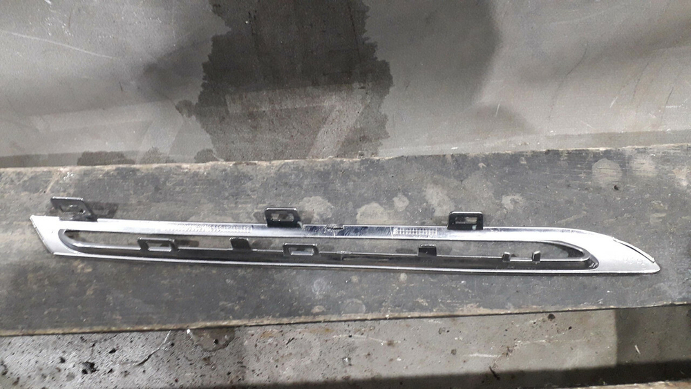 Молдинг решетки радиатора Mercedes GLC (X253) 15-19 Б/У Оригинал A2538880385