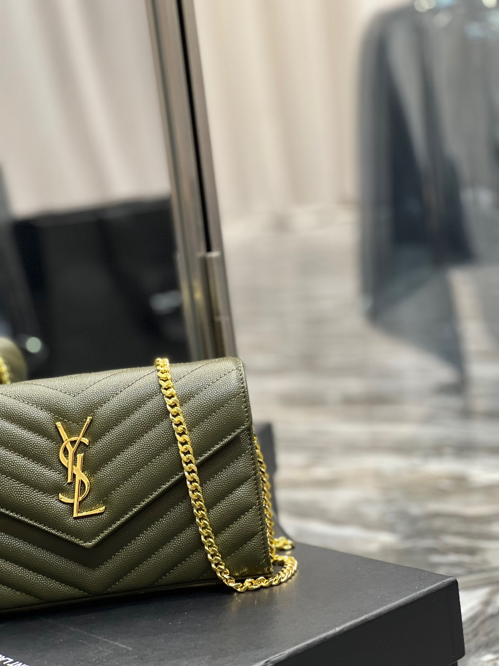 Saint Laurent WOC 22 cm