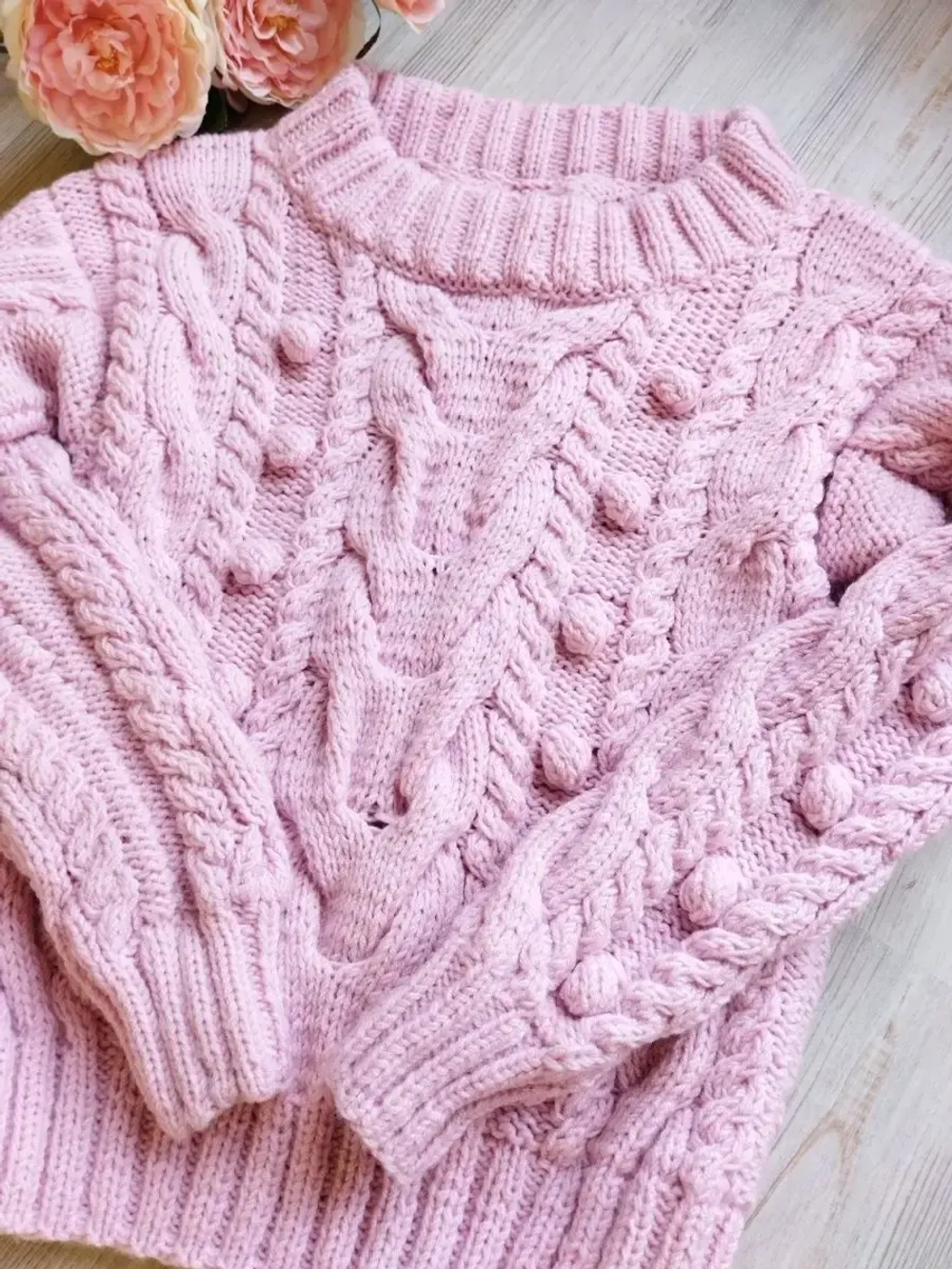 Женский свитер "Виноград" со спущенными плечами