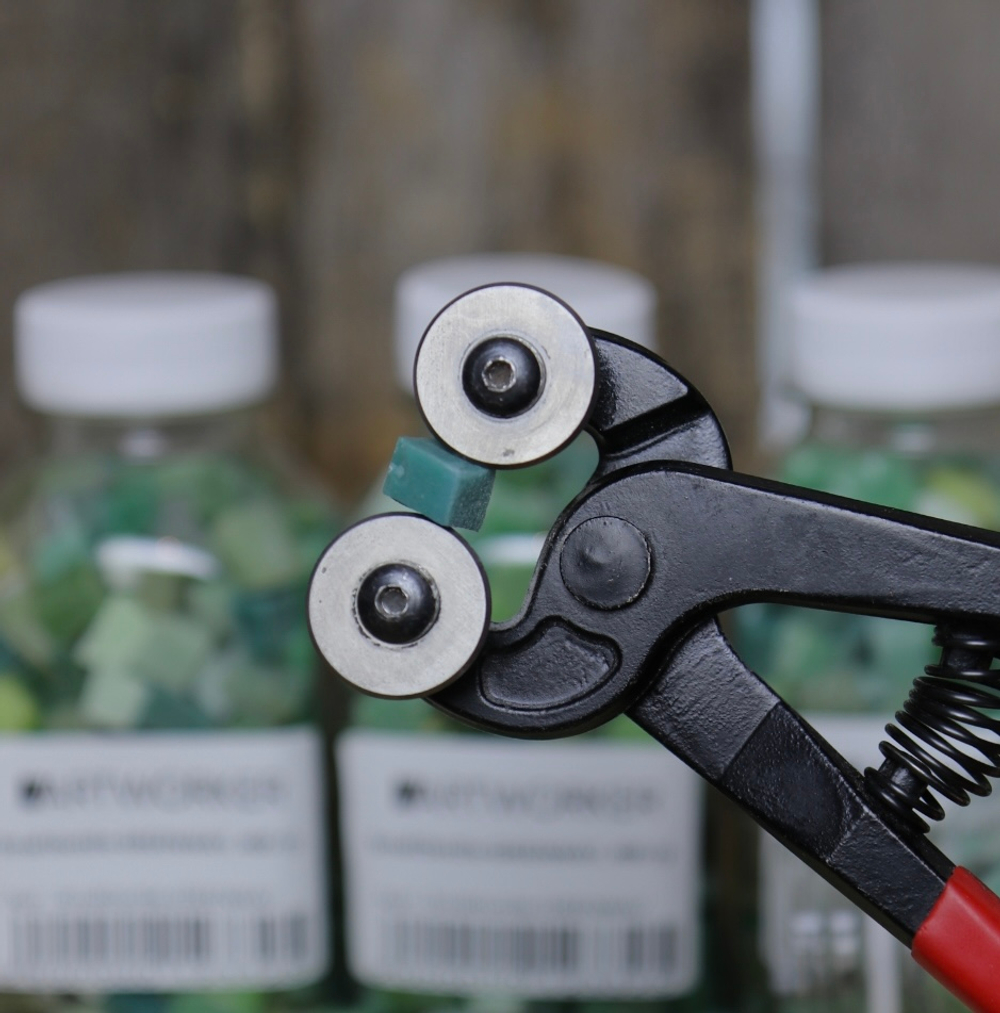 Смальта колотая зеленого цвета