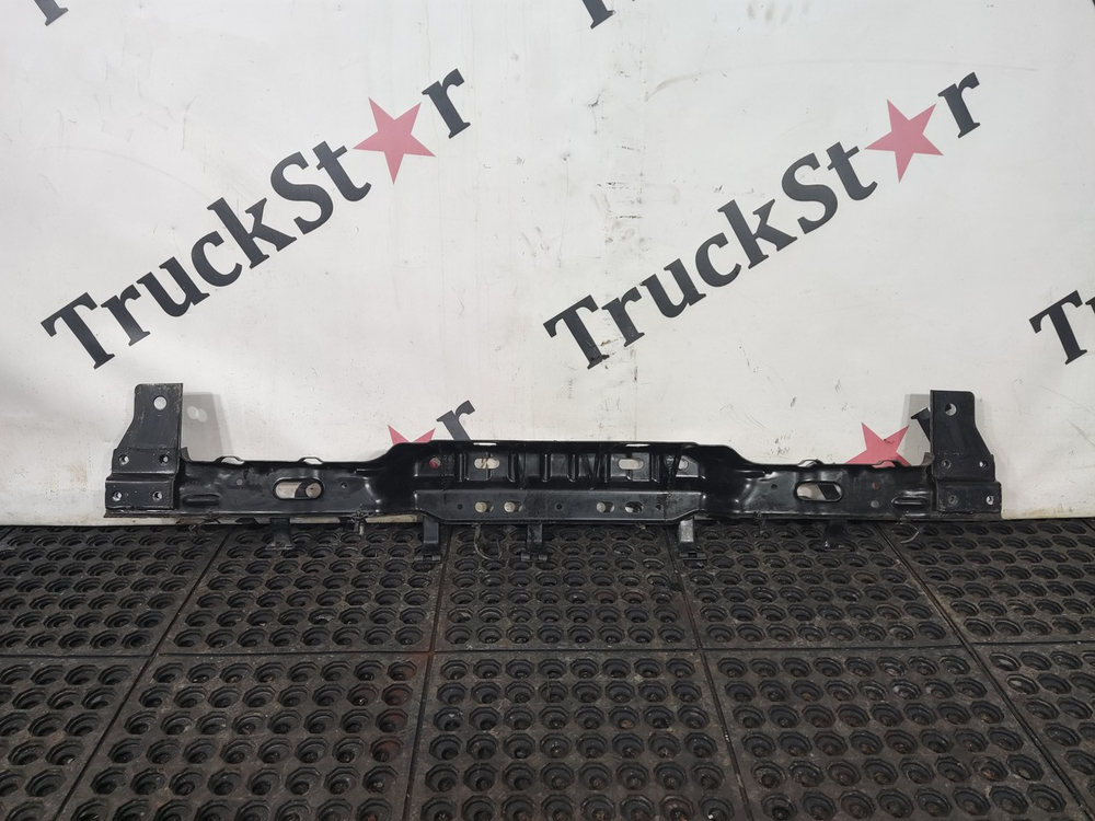 Кронштейн бампера нижний 2023г