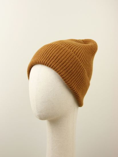 Шапка вязаная "Прогулка с корги", 100% шерсть ягнёнка, цвет орех.