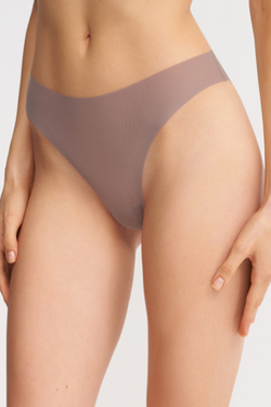 Бесшовные трусы танга Chantelle