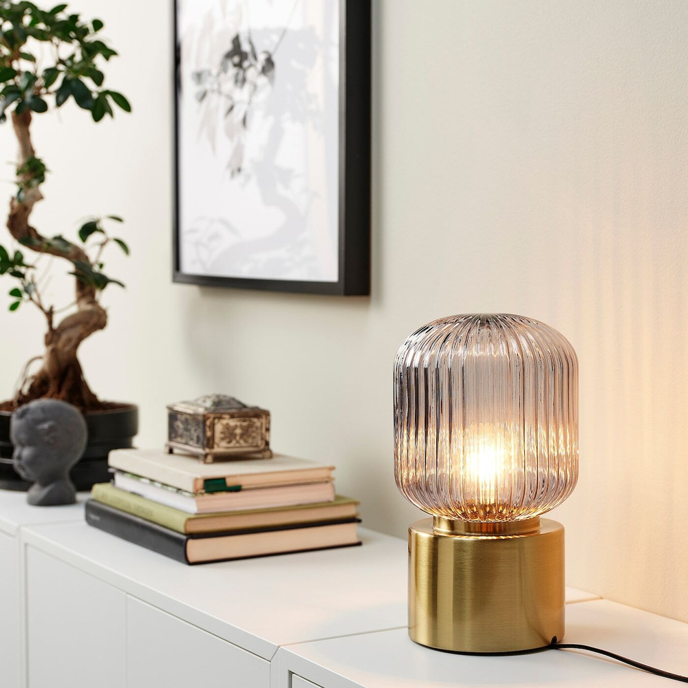 IKEA SOLKLINT  (ИКЕА СОЛКЛИНТ)  -  Настольная лампа, латунь/серое прозрачное стекло, 28 см
