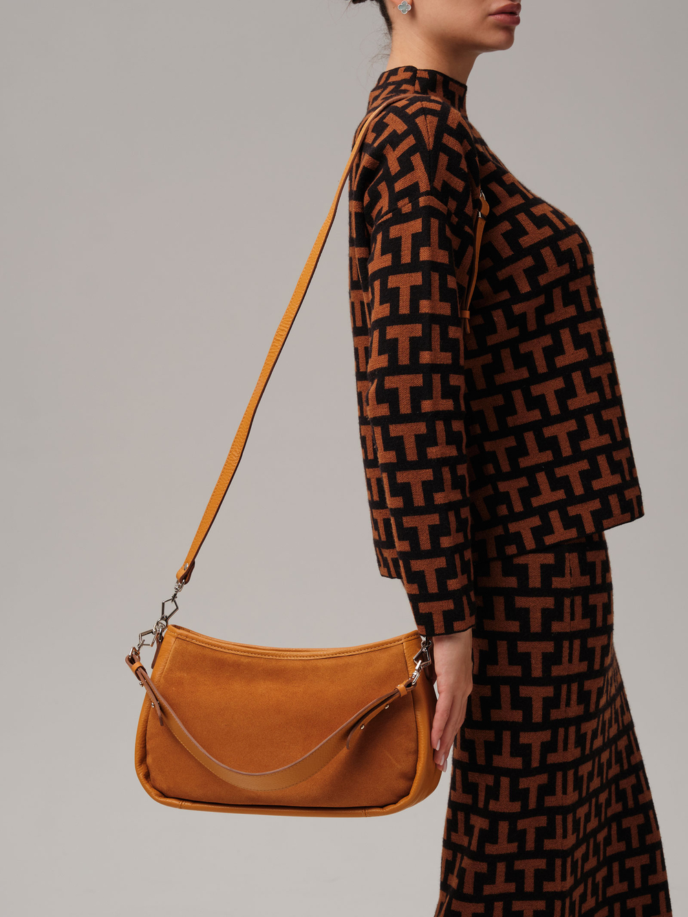 Замшевая сумка Azaro 30639 оранжевый карандаш