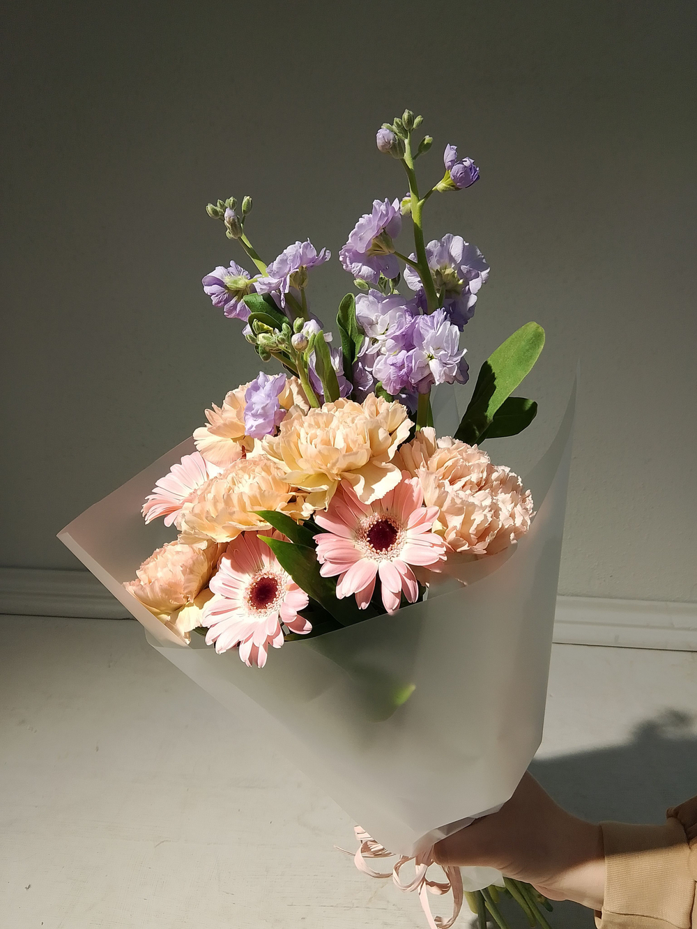 Летний солнечный букет с танацетумом и ароматными пионами Сара Бернард (С0034)