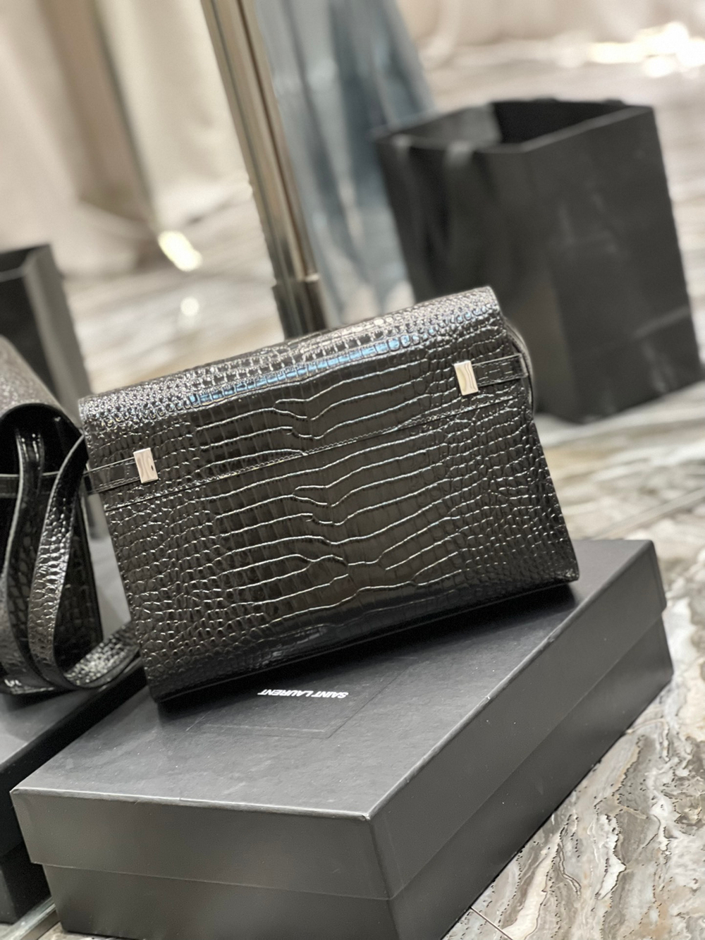 Saint Laurent Manhattan In Box 29 cm