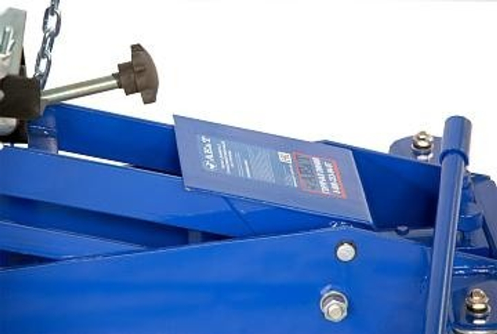 Домкрат подкатной AE&T T60301 трансмиссионный 0.5т