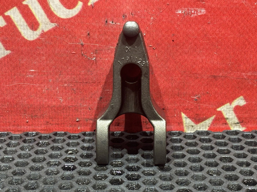 Кронштейн форсунки двигателя 2019 г.