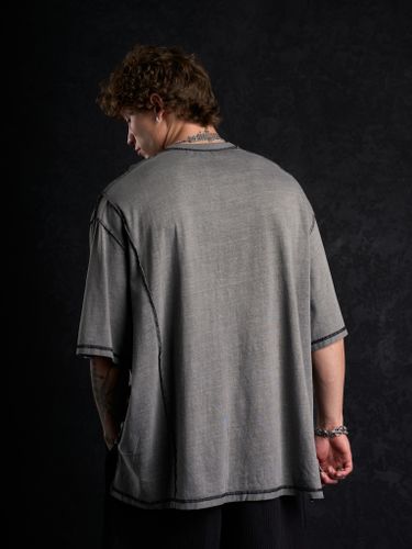 Графитовая оверсайз футболка с вывернутыми швами