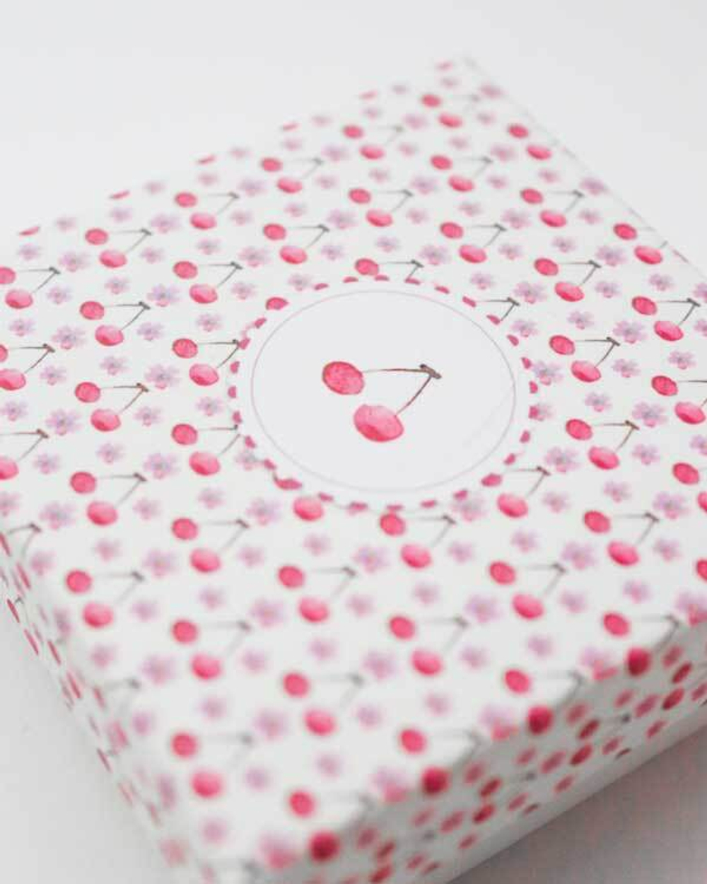 Подарочный футляр «Вишенки» под серьги.