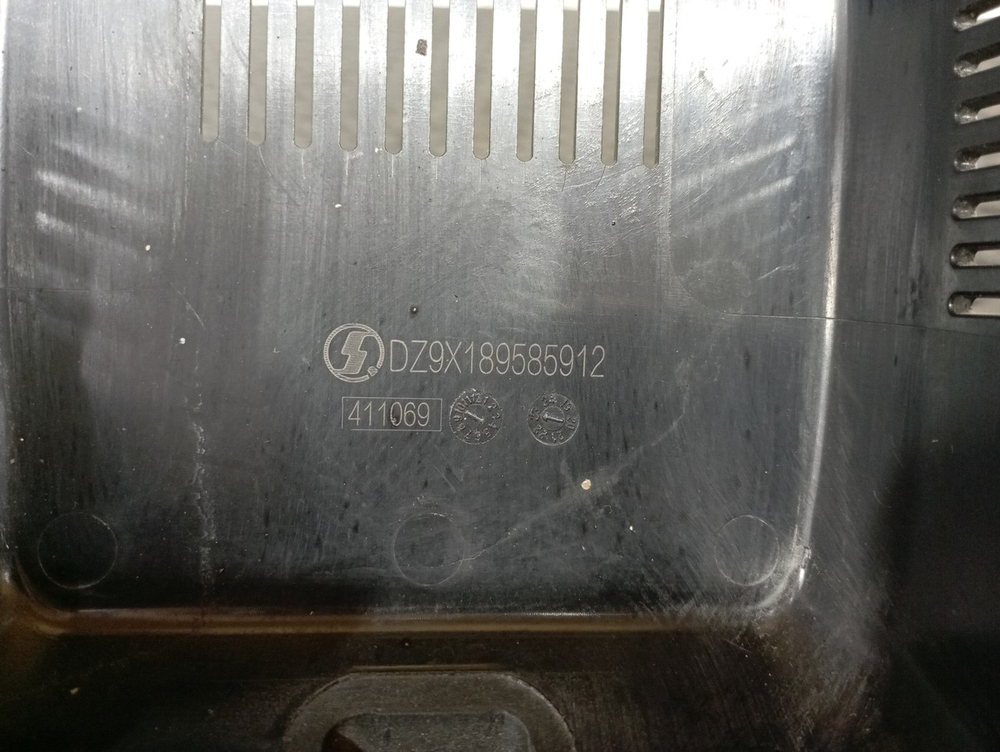 Крышка камеры лобового стекла 2023г.