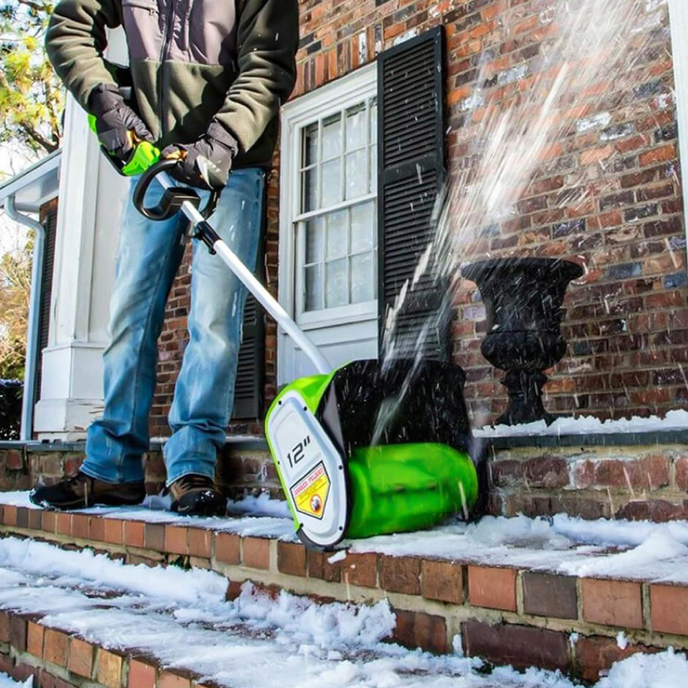 Снегоуборщик-снеголопата GREENWORKS GD40SS 40В,б/щ,30 см,без АКБ/ЗУ (2600807)