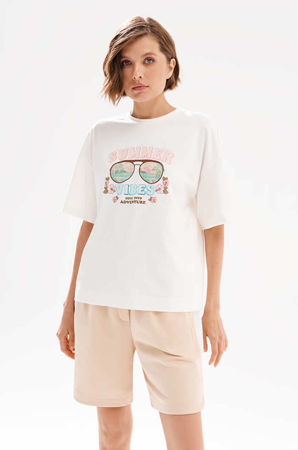 23550 Футболка женская (молочный)