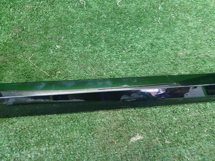 Молдинг двери задний правый Bentley Bentayga (2015-2020)