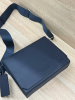 Сумка-мессенджер Louis Vuitton